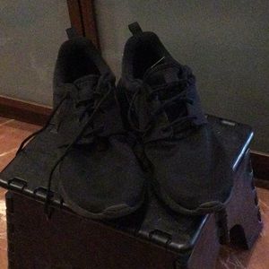 Black Roche Nike Sneackers